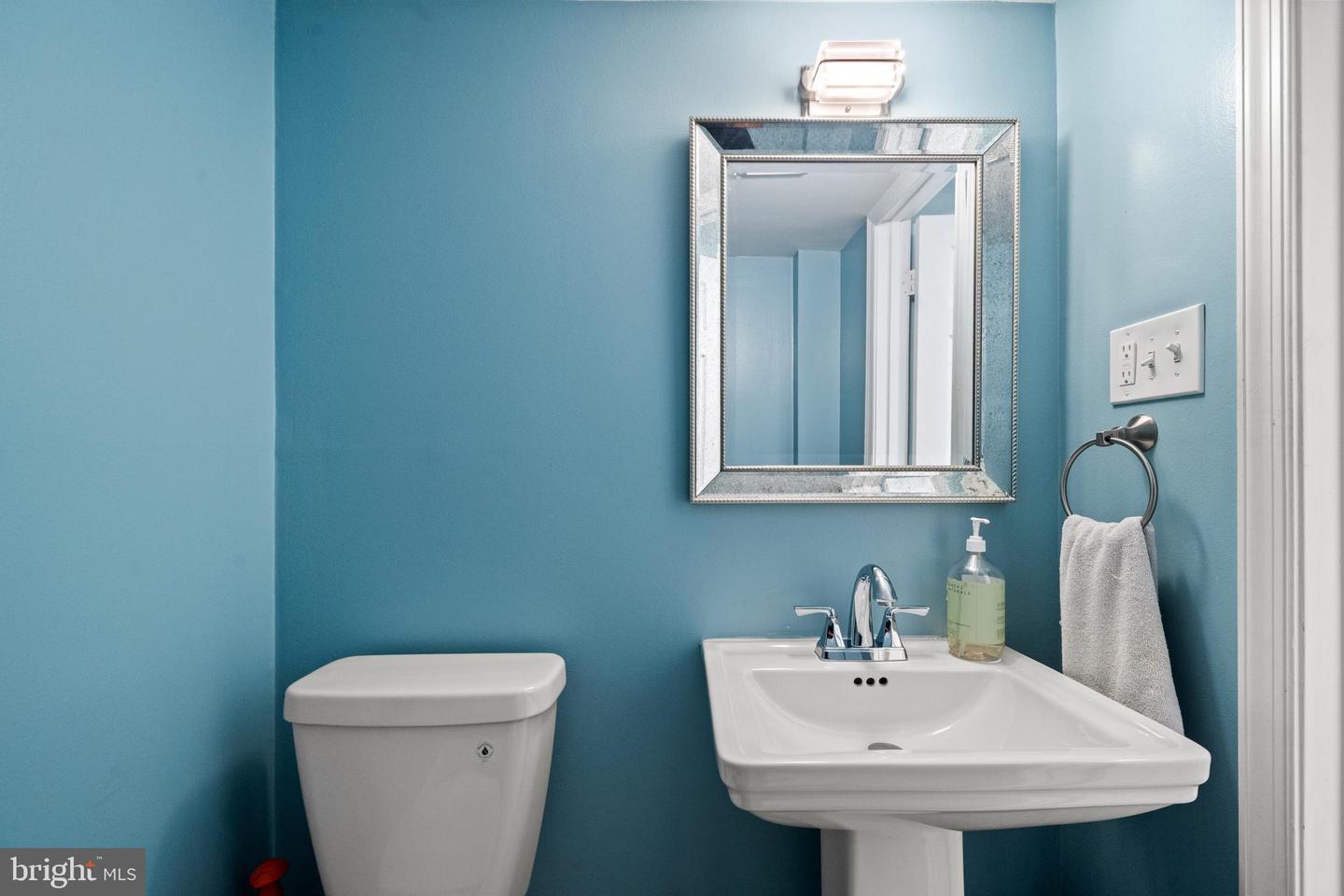 8721 WATERFORD RD, ALEXANDRIA, Virginia 22308, 5 Bedrooms Bedrooms, ,3 BathroomsBathrooms,Residential,For sale,8721 WATERFORD RD,VAFX2253172 MLS # VAFX2253172