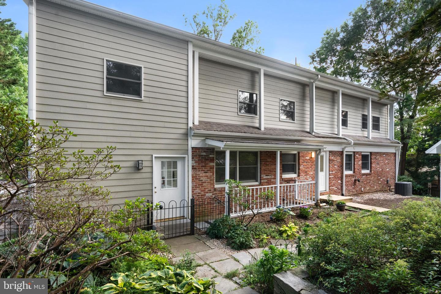8721 WATERFORD RD, ALEXANDRIA, Virginia 22308, 5 Bedrooms Bedrooms, ,3 BathroomsBathrooms,Residential,For sale,8721 WATERFORD RD,VAFX2253172 MLS # VAFX2253172