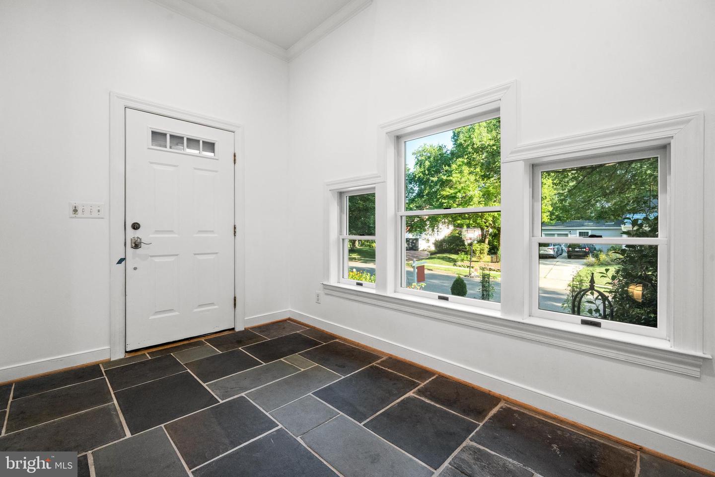 8721 WATERFORD RD, ALEXANDRIA, Virginia 22308, 5 Bedrooms Bedrooms, ,3 BathroomsBathrooms,Residential,For sale,8721 WATERFORD RD,VAFX2253172 MLS # VAFX2253172