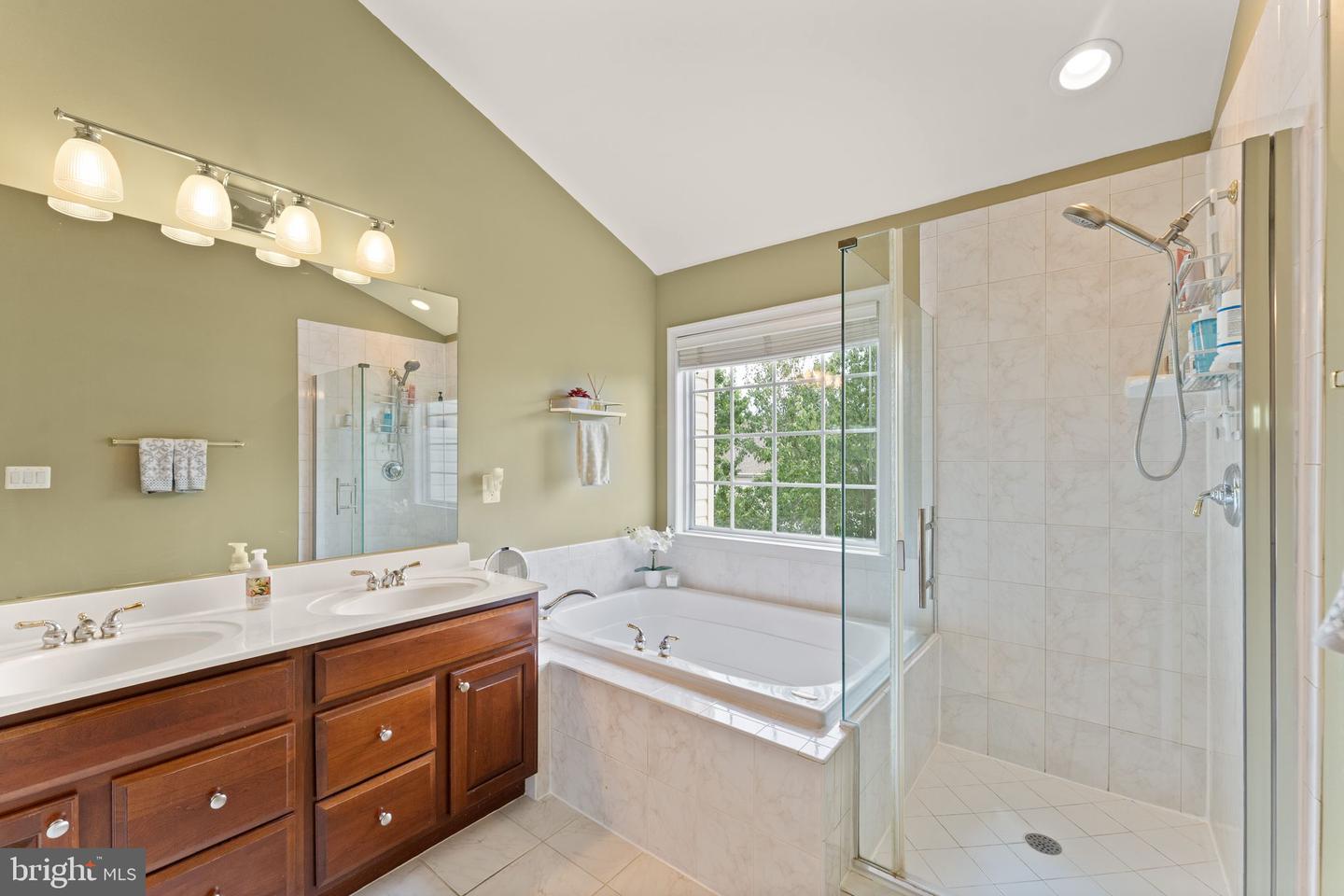 21124 ANGELA SQ, STERLING, Virginia 20166, 3 Bedrooms Bedrooms, ,3 BathroomsBathrooms,Residential,For sale,21124 ANGELA SQ,VALO2101274 MLS # VALO2101274