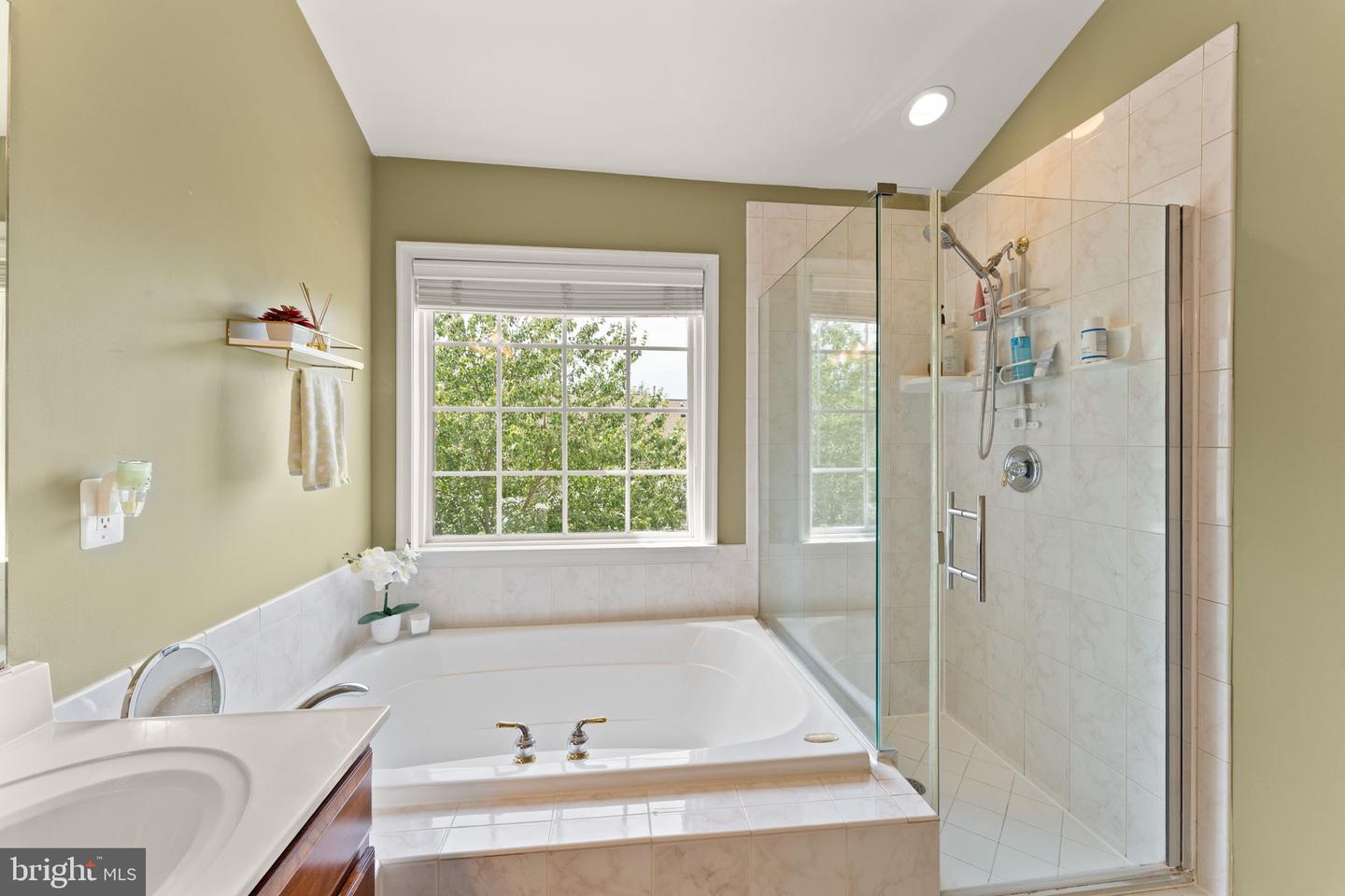 21124 ANGELA SQ, STERLING, Virginia 20166, 3 Bedrooms Bedrooms, ,3 BathroomsBathrooms,Residential,For sale,21124 ANGELA SQ,VALO2101274 MLS # VALO2101274