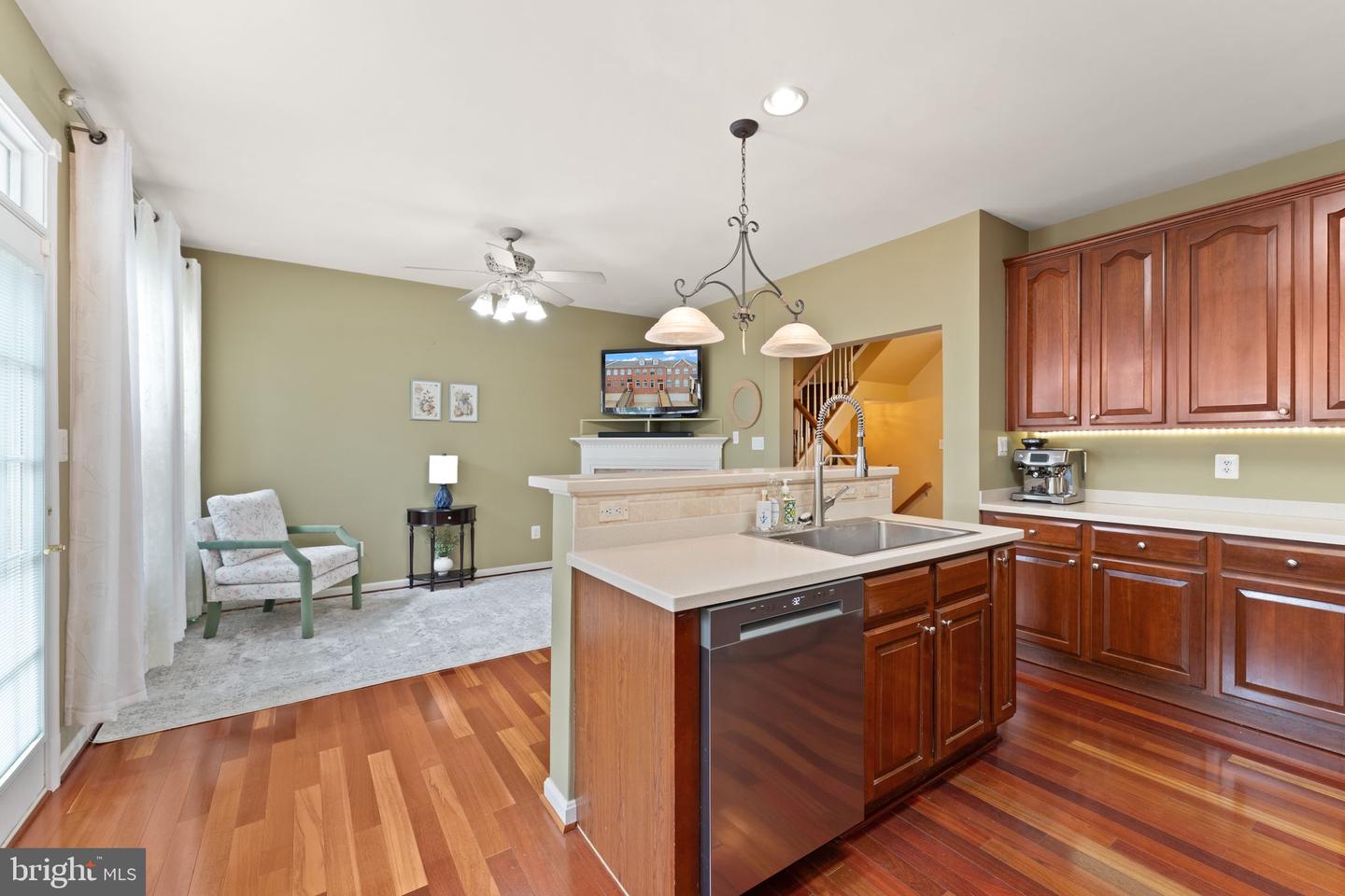 21124 ANGELA SQ, STERLING, Virginia 20166, 3 Bedrooms Bedrooms, ,3 BathroomsBathrooms,Residential,For sale,21124 ANGELA SQ,VALO2101274 MLS # VALO2101274