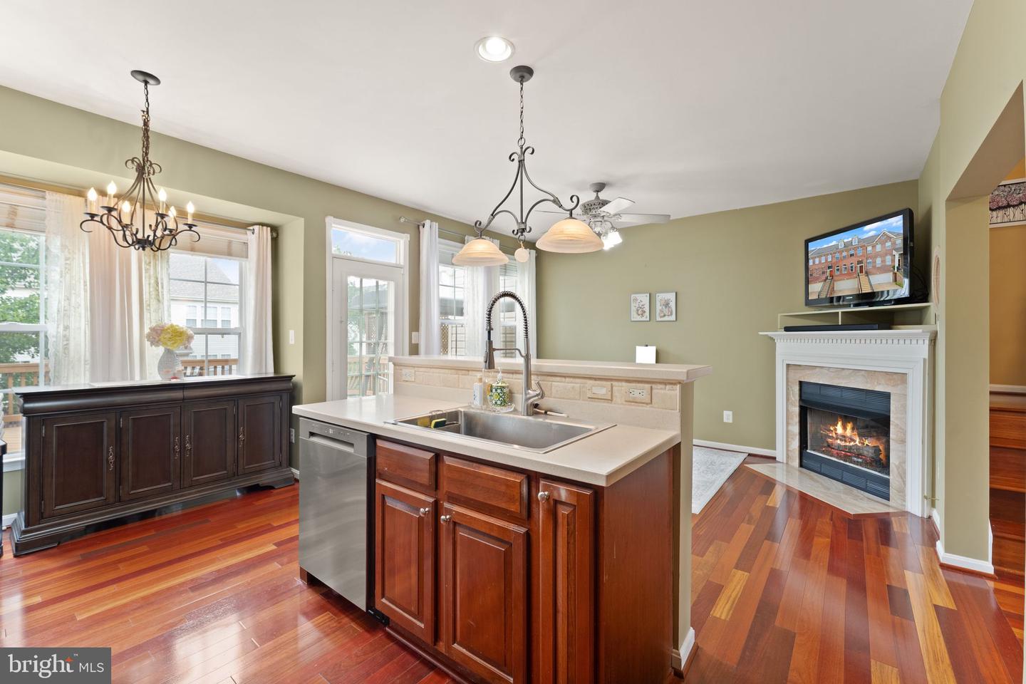 21124 ANGELA SQ, STERLING, Virginia 20166, 3 Bedrooms Bedrooms, ,3 BathroomsBathrooms,Residential,For sale,21124 ANGELA SQ,VALO2101274 MLS # VALO2101274