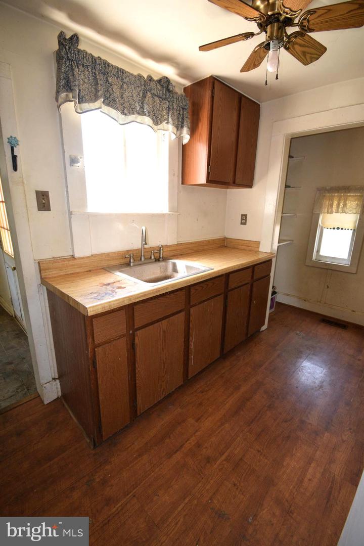 345 SHAFFER ST, WOODSTOCK, Virginia 22664, 2 Bedrooms Bedrooms, ,2 BathroomsBathrooms,Residential,For sale,345 SHAFFER ST,VASH2011958 MLS # VASH2011958