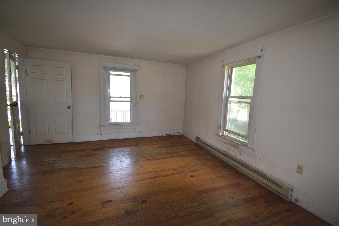 345 SHAFFER ST, WOODSTOCK, Virginia 22664, 2 Bedrooms Bedrooms, ,2 BathroomsBathrooms,Residential,For sale,345 SHAFFER ST,VASH2011958 MLS # VASH2011958
