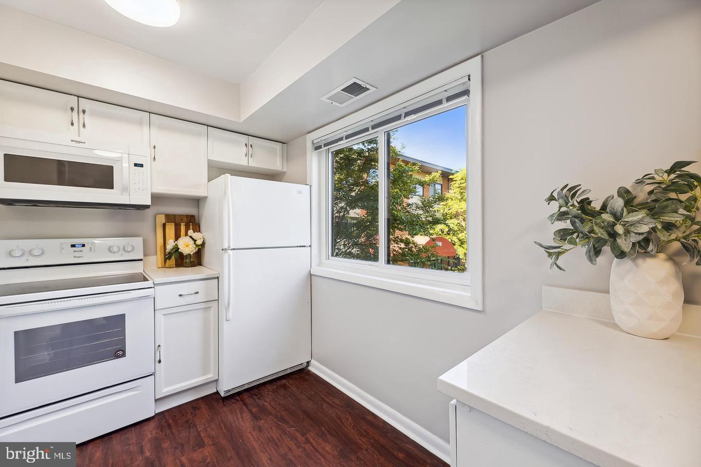 3314 S 28TH ST #304, ALEXANDRIA, Virginia 22302, 1 Bedroom Bedrooms, ,1 BathroomBathrooms,Residential,For sale,3314 S 28TH ST #304,VAAX2047350 MLS # VAAX2047350