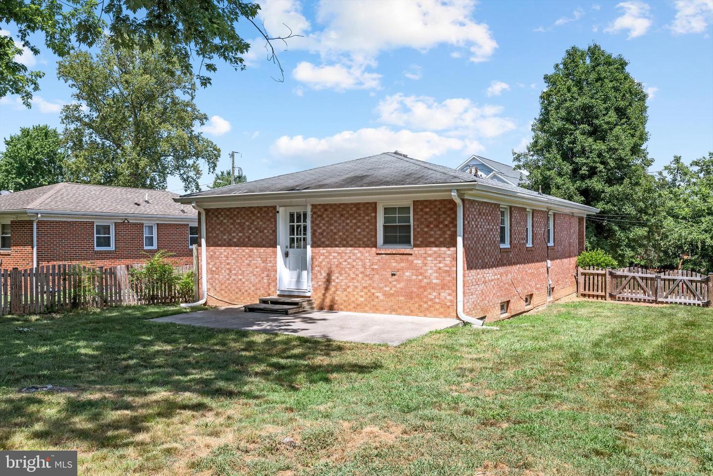 211 CATOCTIN CIR NE, LEESBURG, Virginia 20176, 3 Bedrooms Bedrooms, ,2 BathroomsBathrooms,Residential,For sale,211 CATOCTIN CIR NE,VALO2101824 MLS # VALO2101824