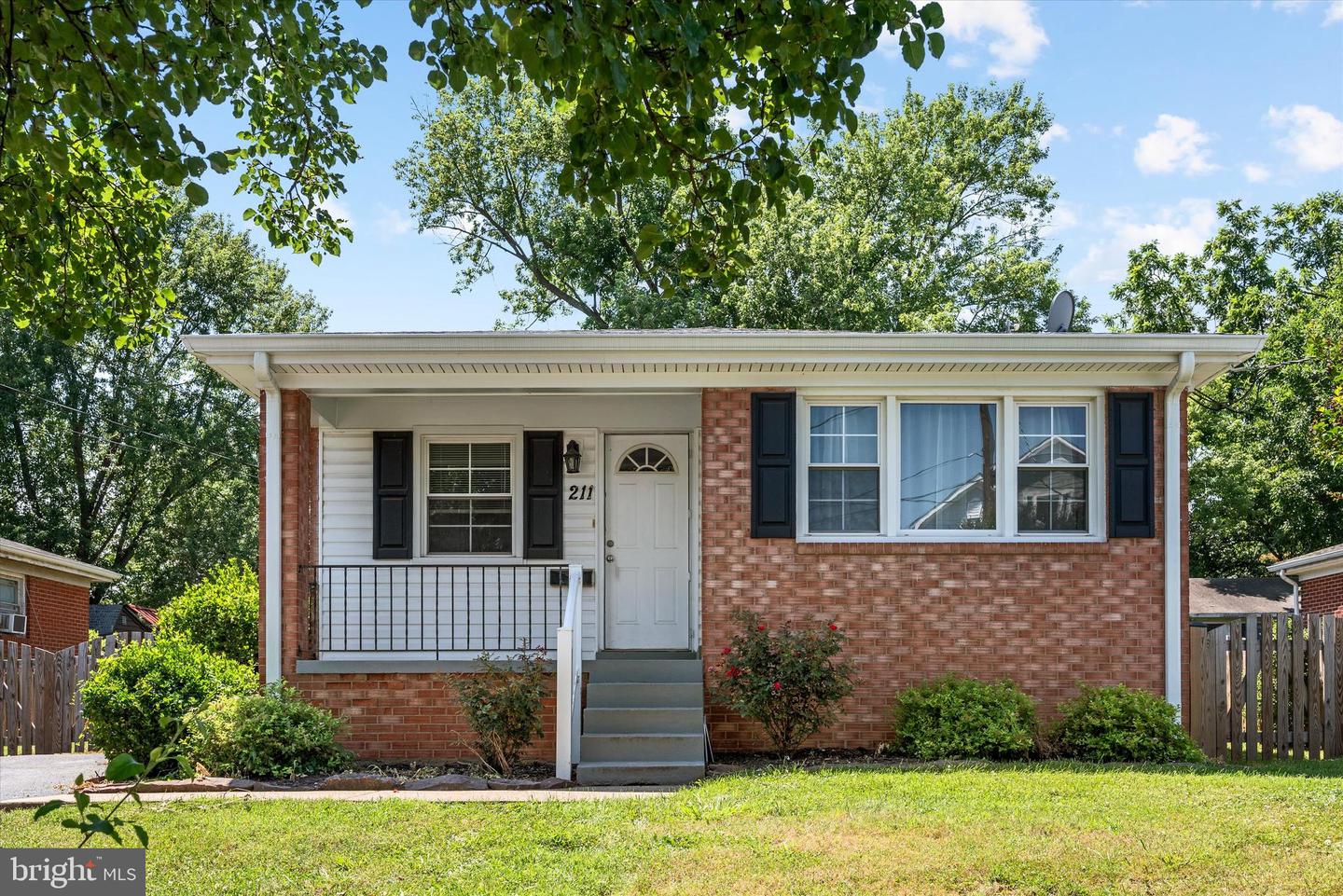 211 CATOCTIN CIR NE, LEESBURG, Virginia 20176, 3 Bedrooms Bedrooms, ,2 BathroomsBathrooms,Residential,For sale,211 CATOCTIN CIR NE,VALO2101824 MLS # VALO2101824