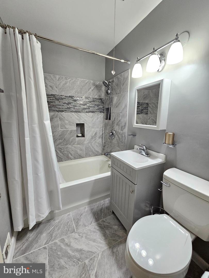 814 3RD ST SW #814, WASHINGTON, District Of Columbia 20024, 3 Bedrooms Bedrooms, ,2 BathroomsBathrooms,Residential,For sale,814 3RD ST SW #814,DCDC2209432 MLS # DCDC2209432