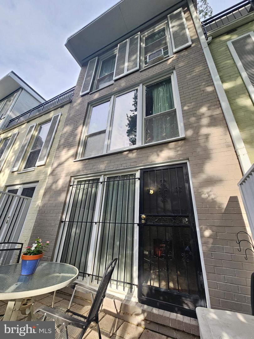 814 3RD ST SW #814, WASHINGTON, District Of Columbia 20024, 3 Bedrooms Bedrooms, ,2 BathroomsBathrooms,Residential,For sale,814 3RD ST SW #814,DCDC2209432 MLS # DCDC2209432