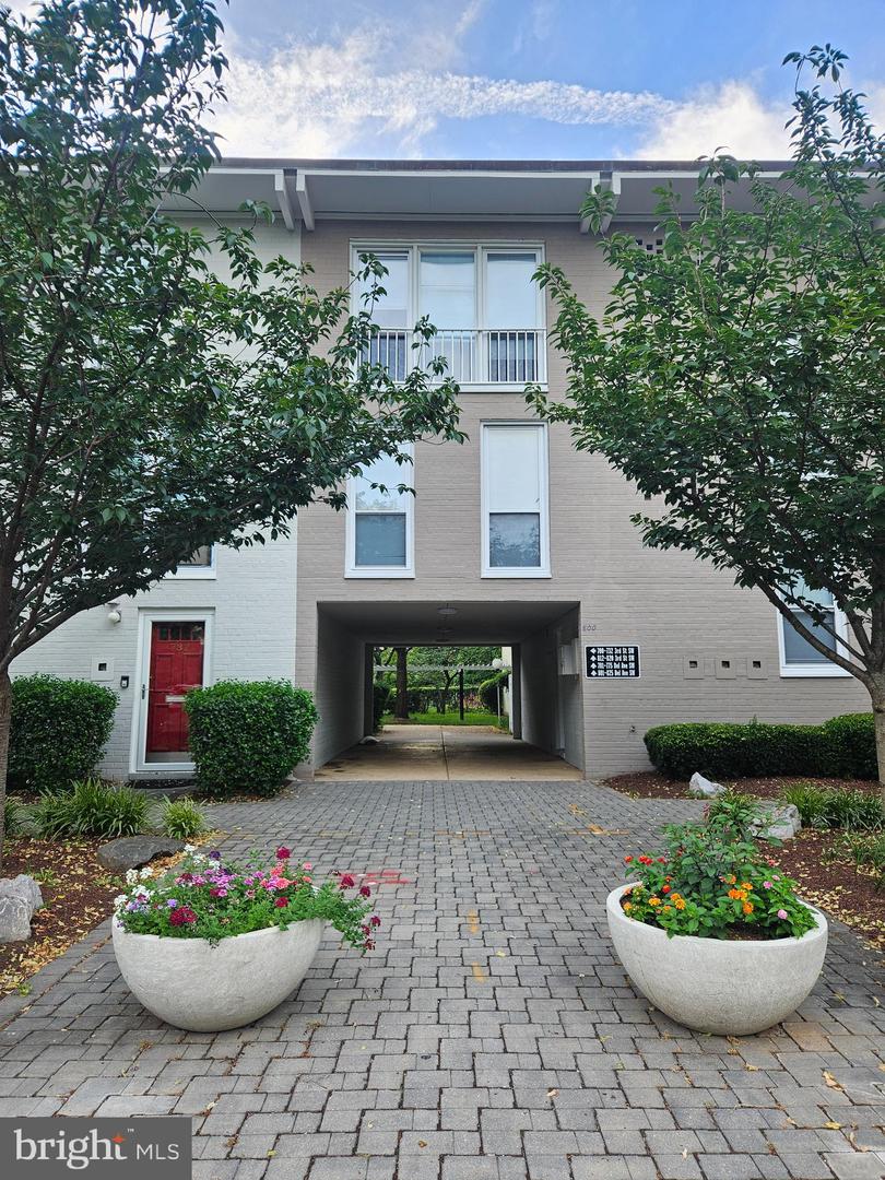814 3RD ST SW #814, WASHINGTON, District Of Columbia 20024, 3 Bedrooms Bedrooms, ,2 BathroomsBathrooms,Residential,For sale,814 3RD ST SW #814,DCDC2209432 MLS # DCDC2209432