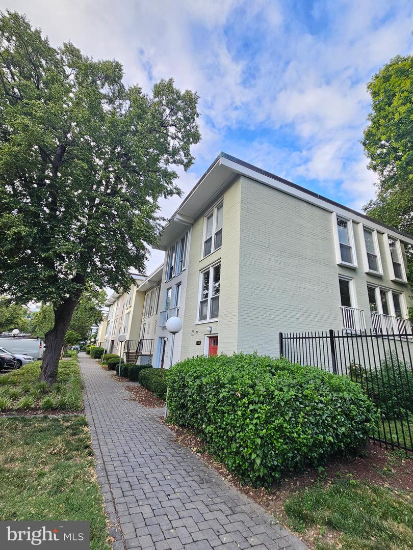 814 3RD ST SW #814, WASHINGTON, District Of Columbia 20024, 3 Bedrooms Bedrooms, ,2 BathroomsBathrooms,Residential,For sale,814 3RD ST SW #814,DCDC2209432 MLS # DCDC2209432