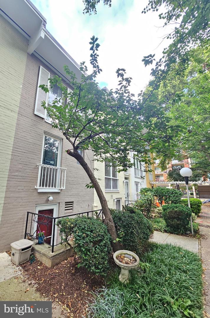 814 3RD ST SW #814, WASHINGTON, District Of Columbia 20024, 3 Bedrooms Bedrooms, ,2 BathroomsBathrooms,Residential,For sale,814 3RD ST SW #814,DCDC2209432 MLS # DCDC2209432