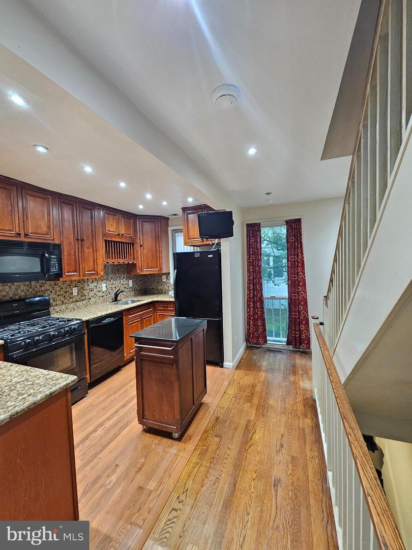814 3RD ST SW #814, WASHINGTON, District Of Columbia 20024, 3 Bedrooms Bedrooms, ,2 BathroomsBathrooms,Residential,For sale,814 3RD ST SW #814,DCDC2209432 MLS # DCDC2209432