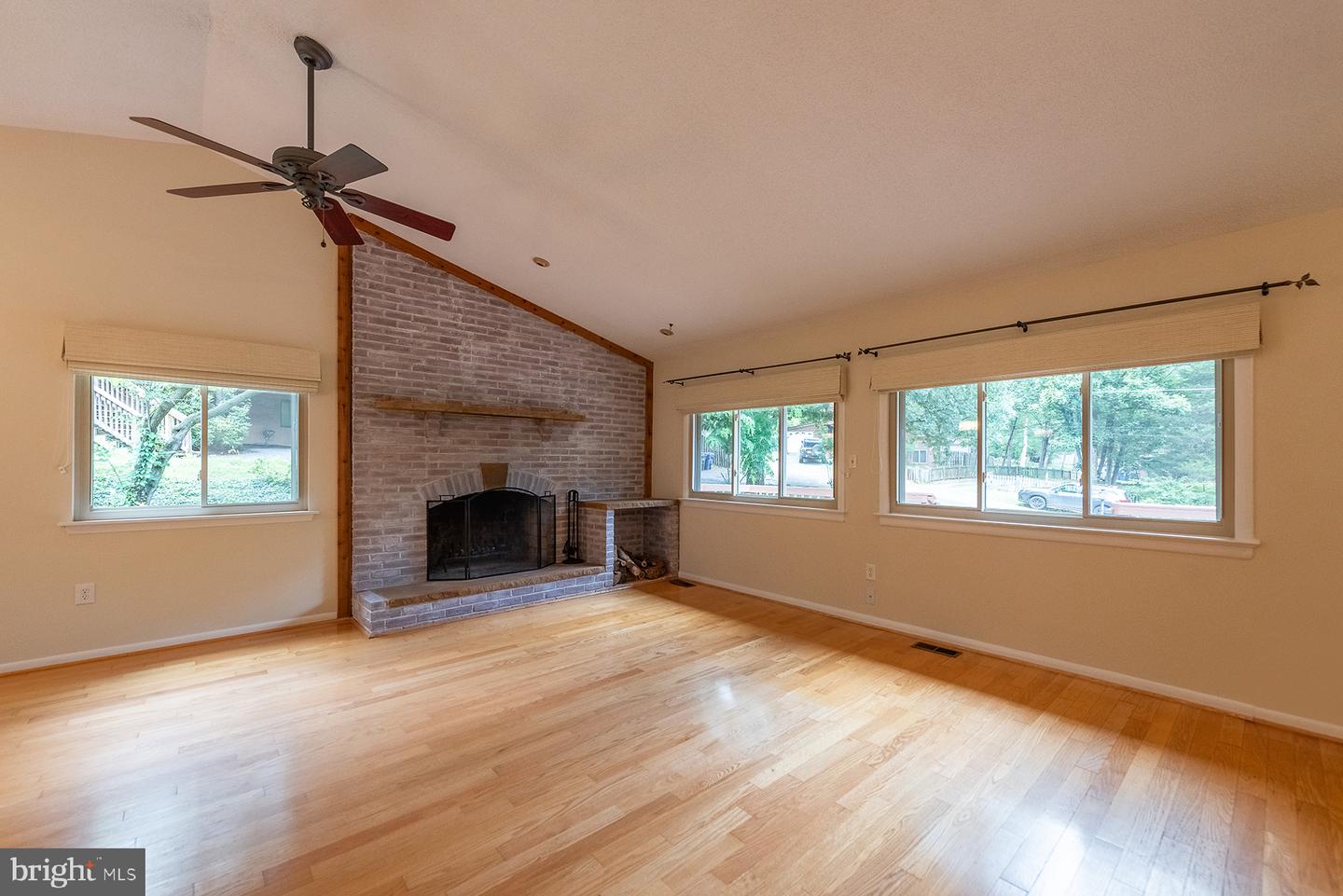 15755 WAKEFIELD CT, HAYMARKET, Virginia 20169, 3 Bedrooms Bedrooms, ,3 BathroomsBathrooms,Residential,For sale,15755 WAKEFIELD CT,VAPW2098766 MLS # VAPW2098766