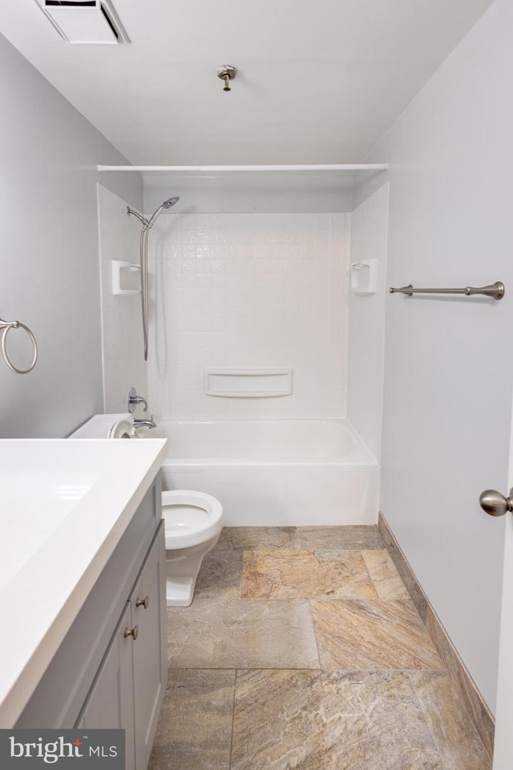 5911 EDSALL RD #406, ALEXANDRIA, Virginia 22304, 2 Bedrooms Bedrooms, ,2 BathroomsBathrooms,Residential,For sale,5911 EDSALL RD #406,VAAX2047300 MLS # VAAX2047300