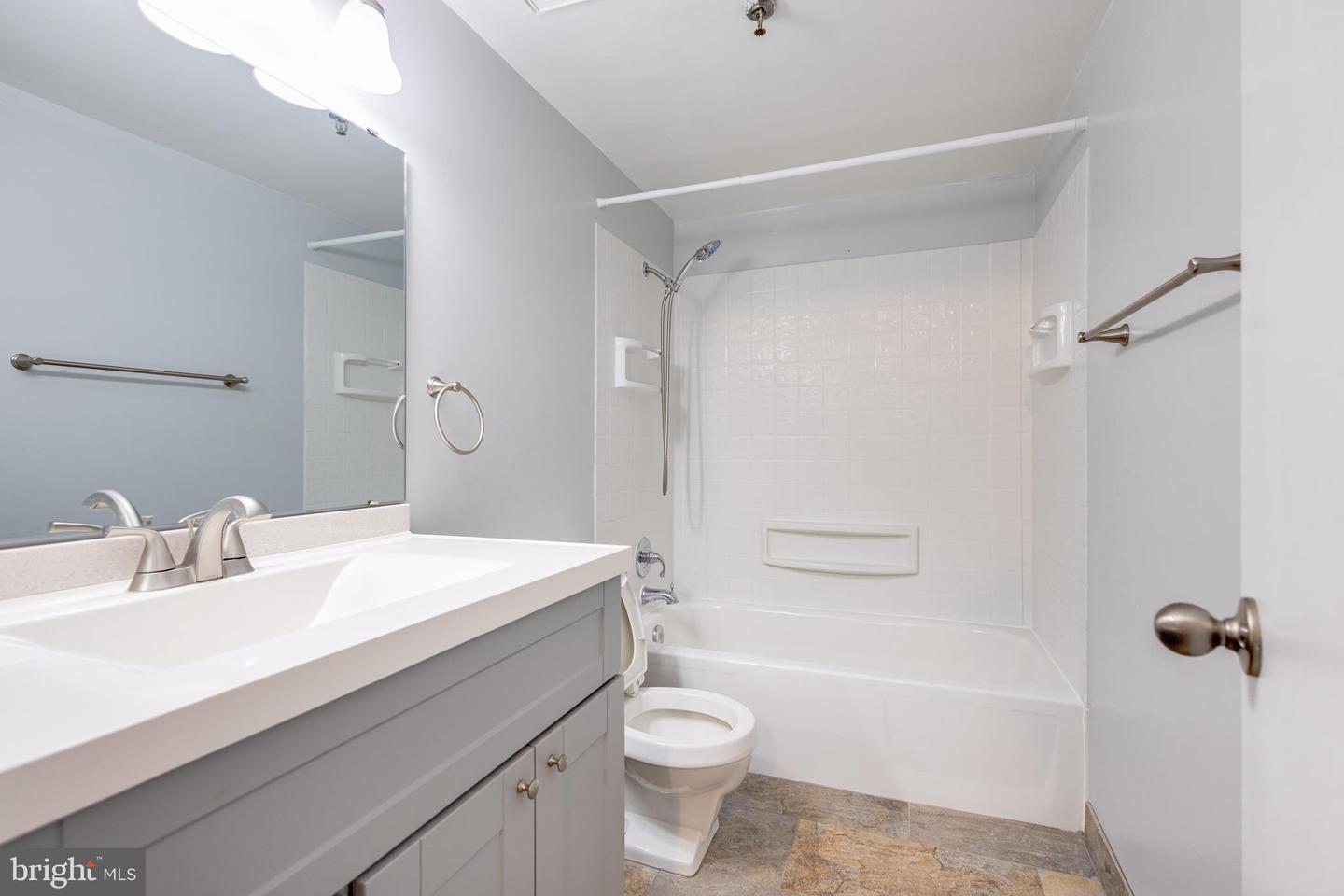 5911 EDSALL RD #406, ALEXANDRIA, Virginia 22304, 2 Bedrooms Bedrooms, ,2 BathroomsBathrooms,Residential,For sale,5911 EDSALL RD #406,VAAX2047300 MLS # VAAX2047300