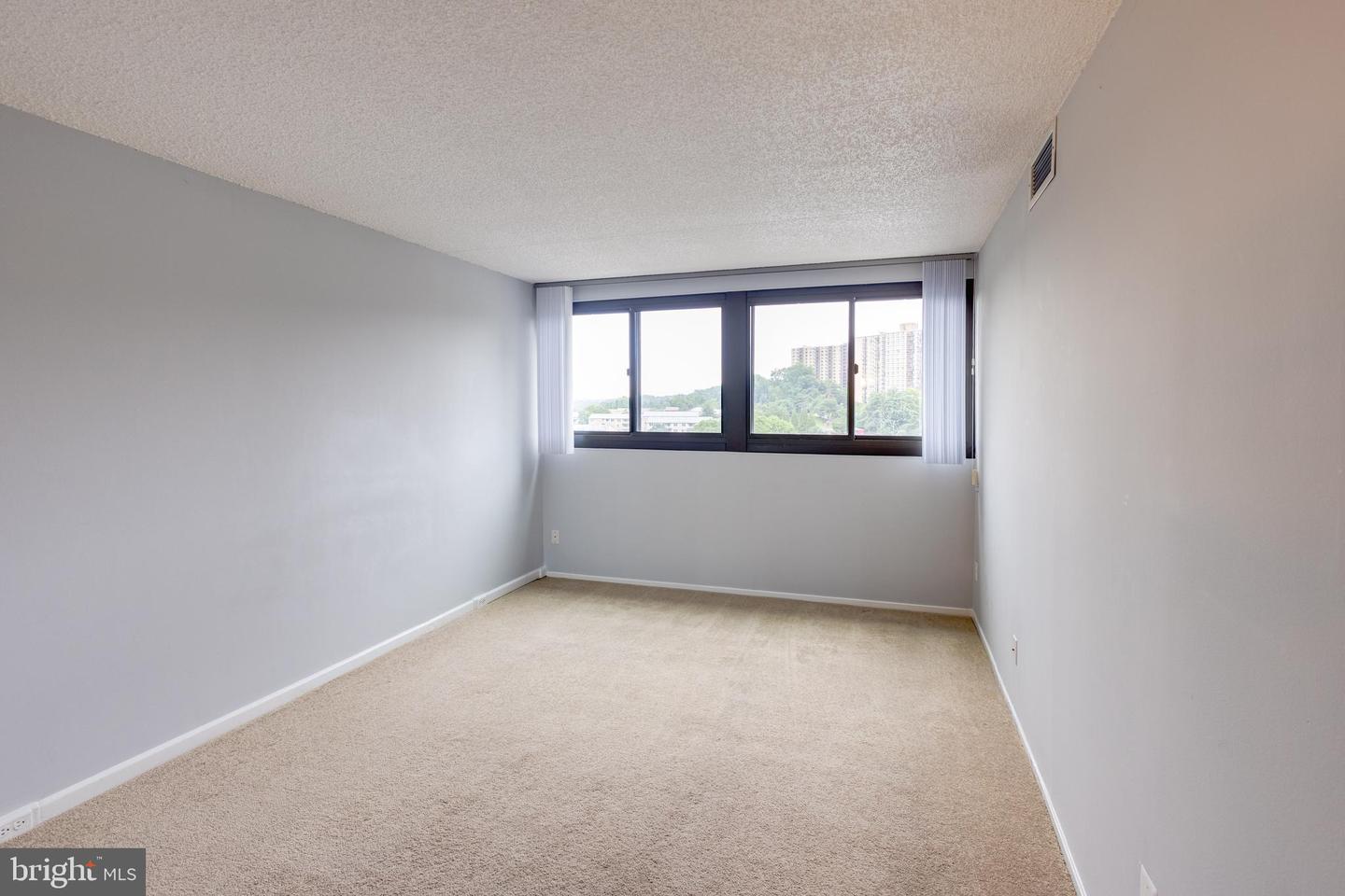 5911 EDSALL RD #406, ALEXANDRIA, Virginia 22304, 2 Bedrooms Bedrooms, ,2 BathroomsBathrooms,Residential,For sale,5911 EDSALL RD #406,VAAX2047300 MLS # VAAX2047300