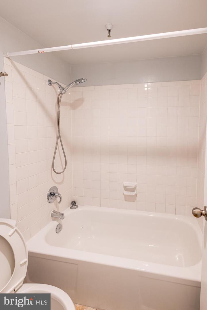 5911 EDSALL RD #406, ALEXANDRIA, Virginia 22304, 2 Bedrooms Bedrooms, ,2 BathroomsBathrooms,Residential,For sale,5911 EDSALL RD #406,VAAX2047300 MLS # VAAX2047300
