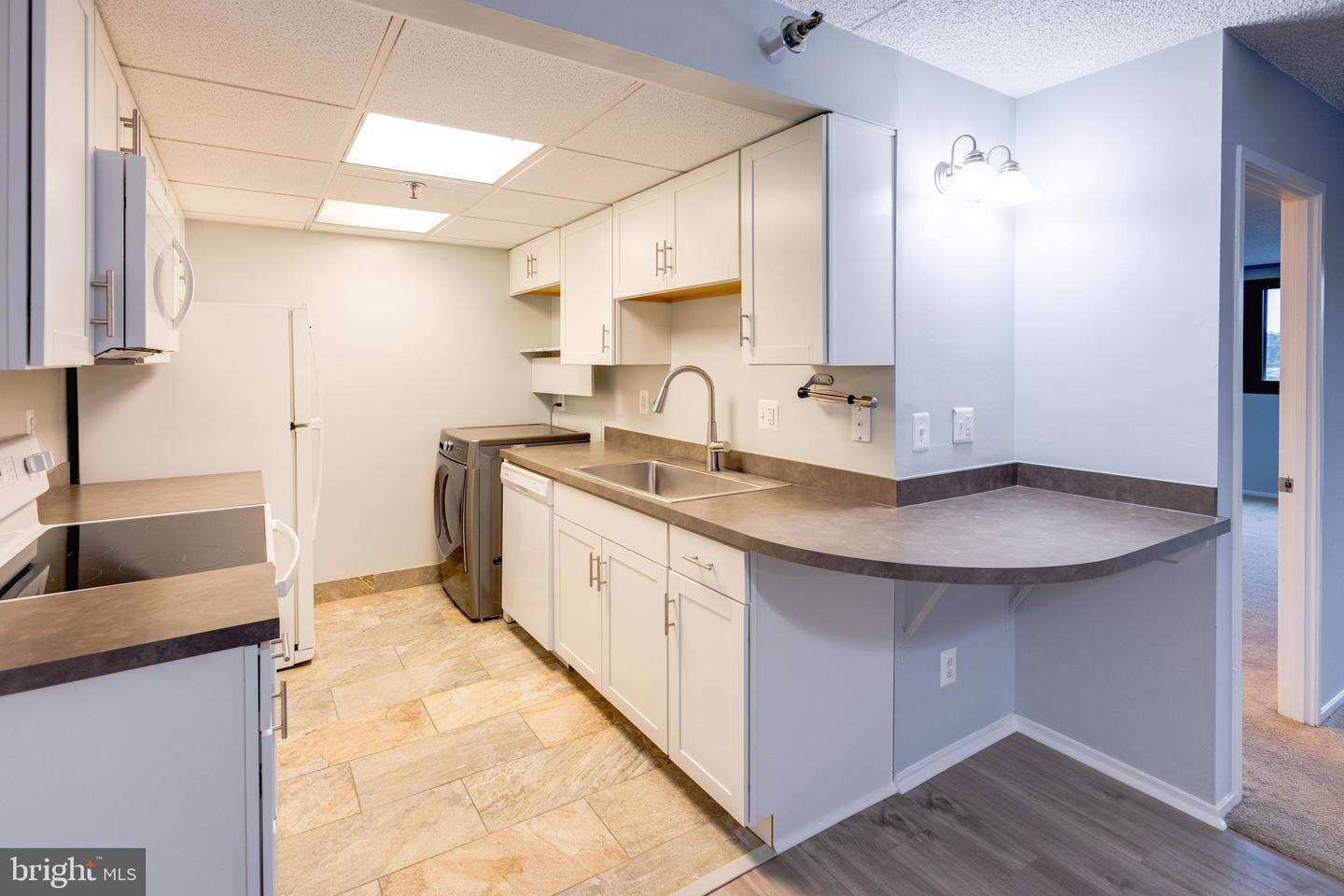 5911 EDSALL RD #406, ALEXANDRIA, Virginia 22304, 2 Bedrooms Bedrooms, ,2 BathroomsBathrooms,Residential,For sale,5911 EDSALL RD #406,VAAX2047300 MLS # VAAX2047300