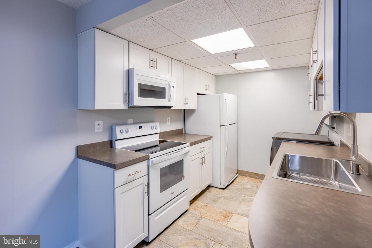 5911 EDSALL RD #406, ALEXANDRIA, Virginia 22304, 2 Bedrooms Bedrooms, ,2 BathroomsBathrooms,Residential,For sale,5911 EDSALL RD #406,VAAX2047300 MLS # VAAX2047300