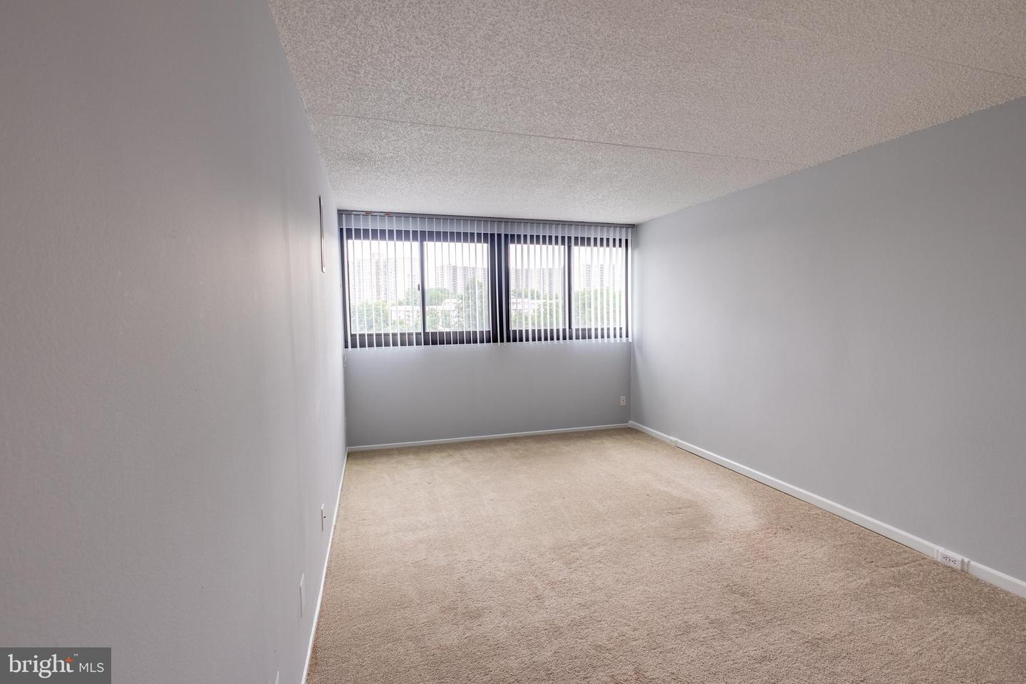 5911 EDSALL RD #406, ALEXANDRIA, Virginia 22304, 2 Bedrooms Bedrooms, ,2 BathroomsBathrooms,Residential,For sale,5911 EDSALL RD #406,VAAX2047300 MLS # VAAX2047300