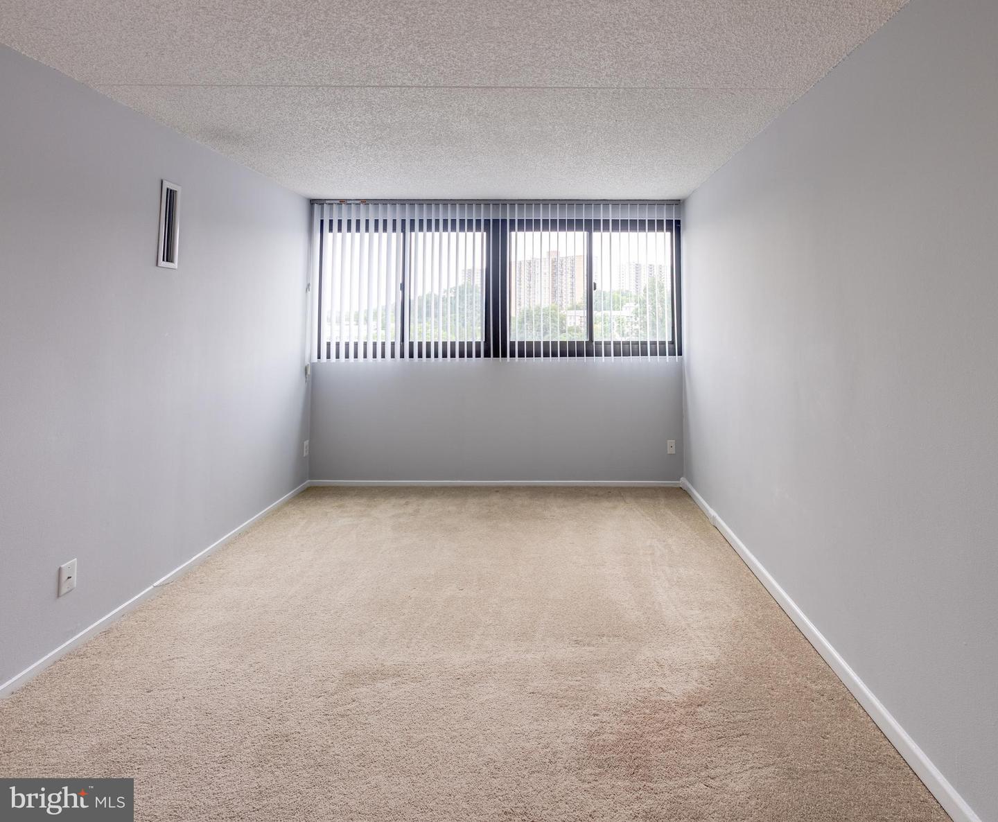 5911 EDSALL RD #406, ALEXANDRIA, Virginia 22304, 2 Bedrooms Bedrooms, ,2 BathroomsBathrooms,Residential,For sale,5911 EDSALL RD #406,VAAX2047300 MLS # VAAX2047300