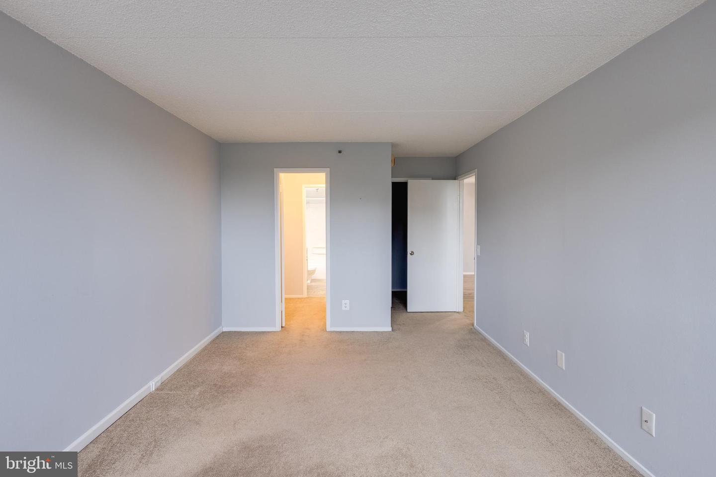 5911 EDSALL RD #406, ALEXANDRIA, Virginia 22304, 2 Bedrooms Bedrooms, ,2 BathroomsBathrooms,Residential,For sale,5911 EDSALL RD #406,VAAX2047300 MLS # VAAX2047300