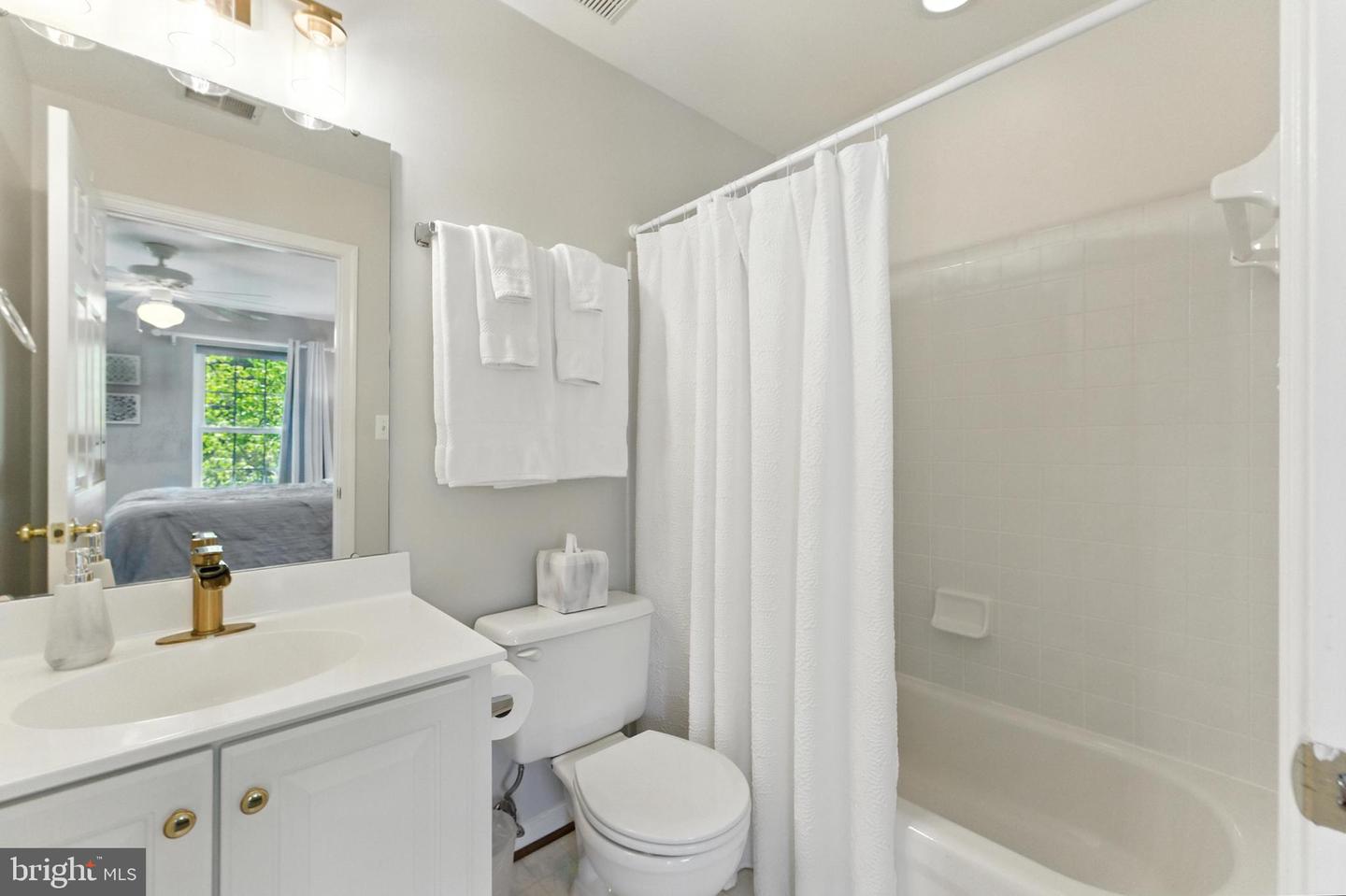7401 CLIFTON QUARRY DR, CLIFTON, Virginia 20124, 4 Bedrooms Bedrooms, ,3 BathroomsBathrooms,Residential,For sale,7401 CLIFTON QUARRY DR,VAFX2254524 MLS # VAFX2254524
