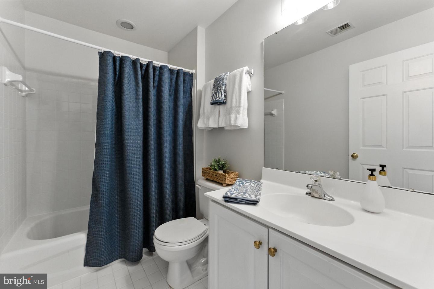 7401 CLIFTON QUARRY DR, CLIFTON, Virginia 20124, 4 Bedrooms Bedrooms, ,3 BathroomsBathrooms,Residential,For sale,7401 CLIFTON QUARRY DR,VAFX2254524 MLS # VAFX2254524