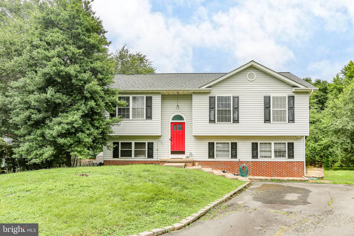 10708 LIVE OAK CT, FREDERICKSBURG, Virginia 22407, 4 Bedrooms Bedrooms, ,3 BathroomsBathrooms,Residential,For sale,10708 LIVE OAK CT,VASP2034584 MLS # VASP2034584