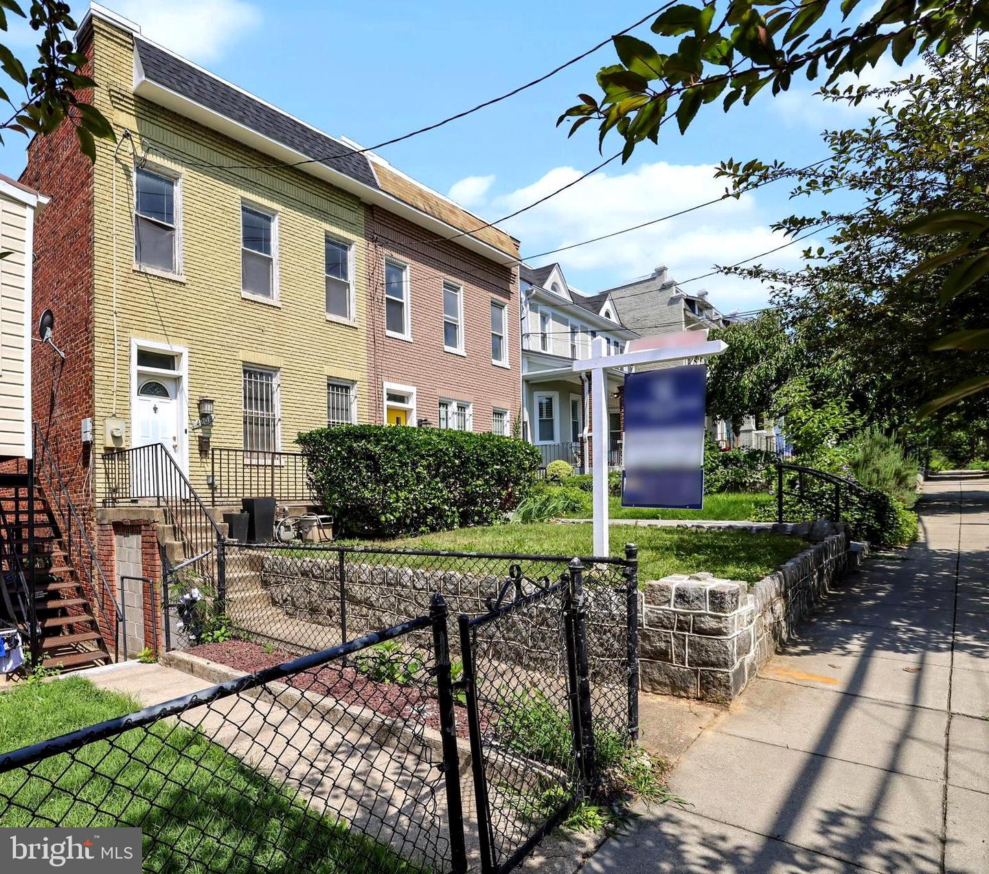 4208 4TH ST NW, WASHINGTON, District Of Columbia 20011, 3 Bedrooms Bedrooms, 8 Rooms Rooms,1 BathroomBathrooms,Residential,For sale,4208 4TH ST NW,DCDC2209712 MLS # DCDC2209712
