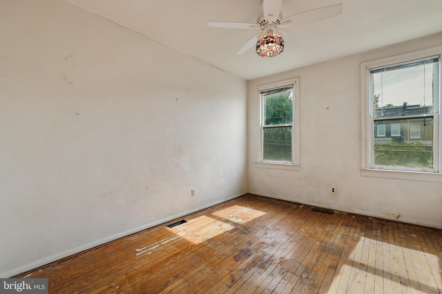 4208 4TH ST NW, WASHINGTON, District Of Columbia 20011, 3 Bedrooms Bedrooms, 8 Rooms Rooms,1 BathroomBathrooms,Residential,For sale,4208 4TH ST NW,DCDC2209712 MLS # DCDC2209712