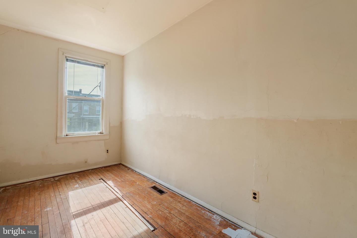 4208 4TH ST NW, WASHINGTON, District Of Columbia 20011, 3 Bedrooms Bedrooms, 8 Rooms Rooms,1 BathroomBathrooms,Residential,For sale,4208 4TH ST NW,DCDC2209712 MLS # DCDC2209712