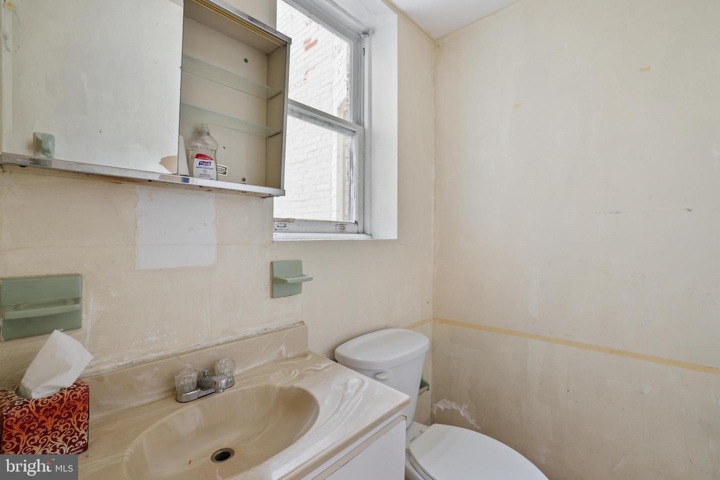 4208 4TH ST NW, WASHINGTON, District Of Columbia 20011, 3 Bedrooms Bedrooms, 8 Rooms Rooms,1 BathroomBathrooms,Residential,For sale,4208 4TH ST NW,DCDC2209712 MLS # DCDC2209712