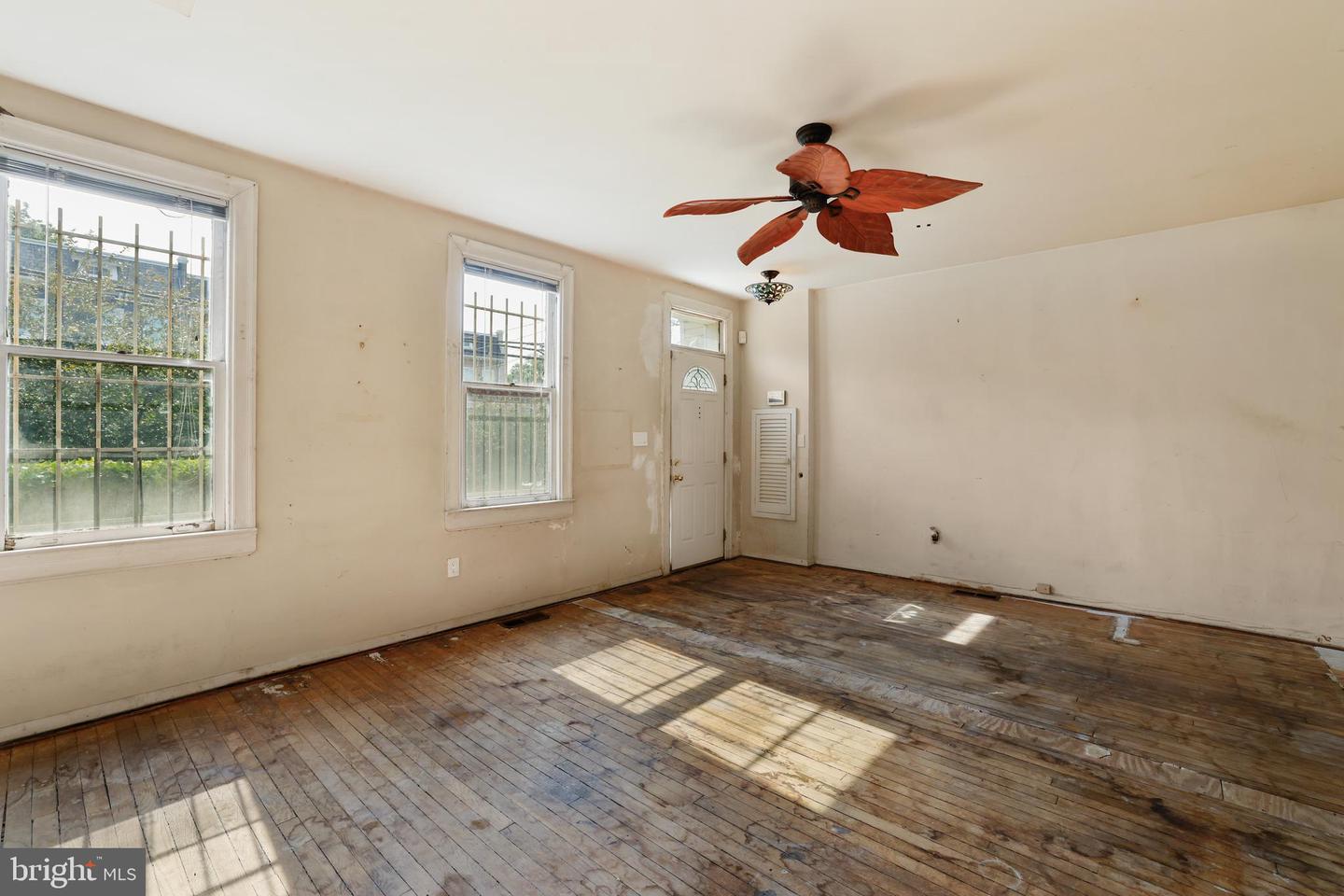 4208 4TH ST NW, WASHINGTON, District Of Columbia 20011, 3 Bedrooms Bedrooms, 8 Rooms Rooms,1 BathroomBathrooms,Residential,For sale,4208 4TH ST NW,DCDC2209712 MLS # DCDC2209712