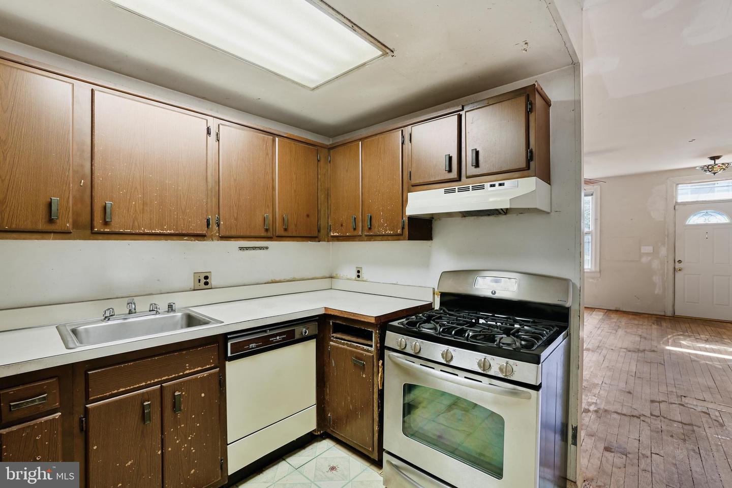 4208 4TH ST NW, WASHINGTON, District Of Columbia 20011, 3 Bedrooms Bedrooms, 8 Rooms Rooms,1 BathroomBathrooms,Residential,For sale,4208 4TH ST NW,DCDC2209712 MLS # DCDC2209712
