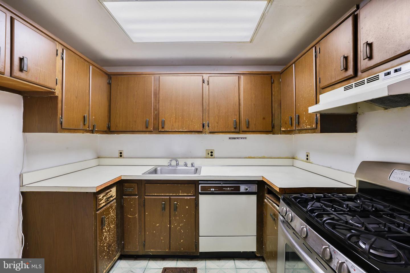 4208 4TH ST NW, WASHINGTON, District Of Columbia 20011, 3 Bedrooms Bedrooms, 8 Rooms Rooms,1 BathroomBathrooms,Residential,For sale,4208 4TH ST NW,DCDC2209712 MLS # DCDC2209712