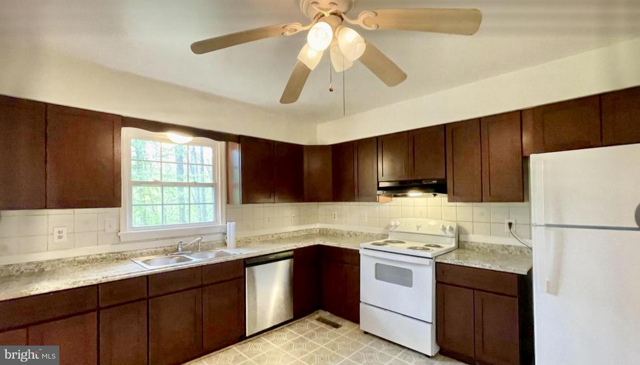 3 TOLSON LN, STAFFORD, Virginia 22554, 4 Bedrooms Bedrooms, ,3 BathroomsBathrooms,Residential,For sale,3 TOLSON LN,VAST2040664 MLS # VAST2040664