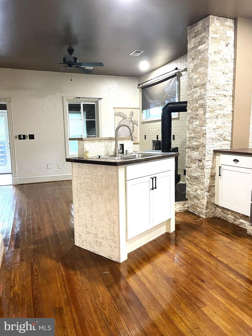 612 WASHINGTON AVE, COLONIAL BEACH, Virginia 22443, 1 Bedroom Bedrooms, ,1 BathroomBathrooms,Residential,For sale,612 WASHINGTON AVE,VAWE2009272 MLS # VAWE2009272