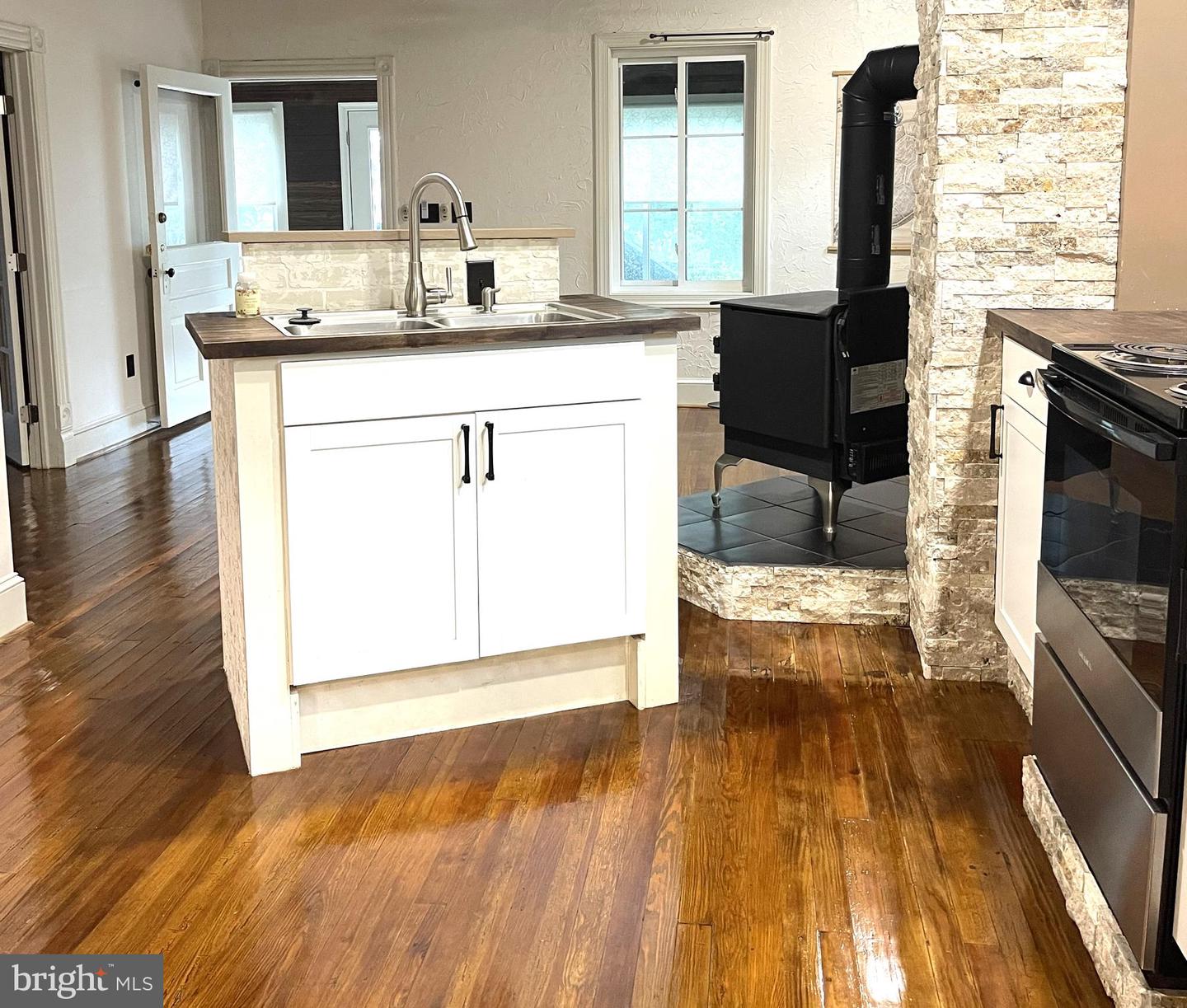 612 WASHINGTON AVE, COLONIAL BEACH, Virginia 22443, 1 Bedroom Bedrooms, ,1 BathroomBathrooms,Residential,For sale,612 WASHINGTON AVE,VAWE2009272 MLS # VAWE2009272