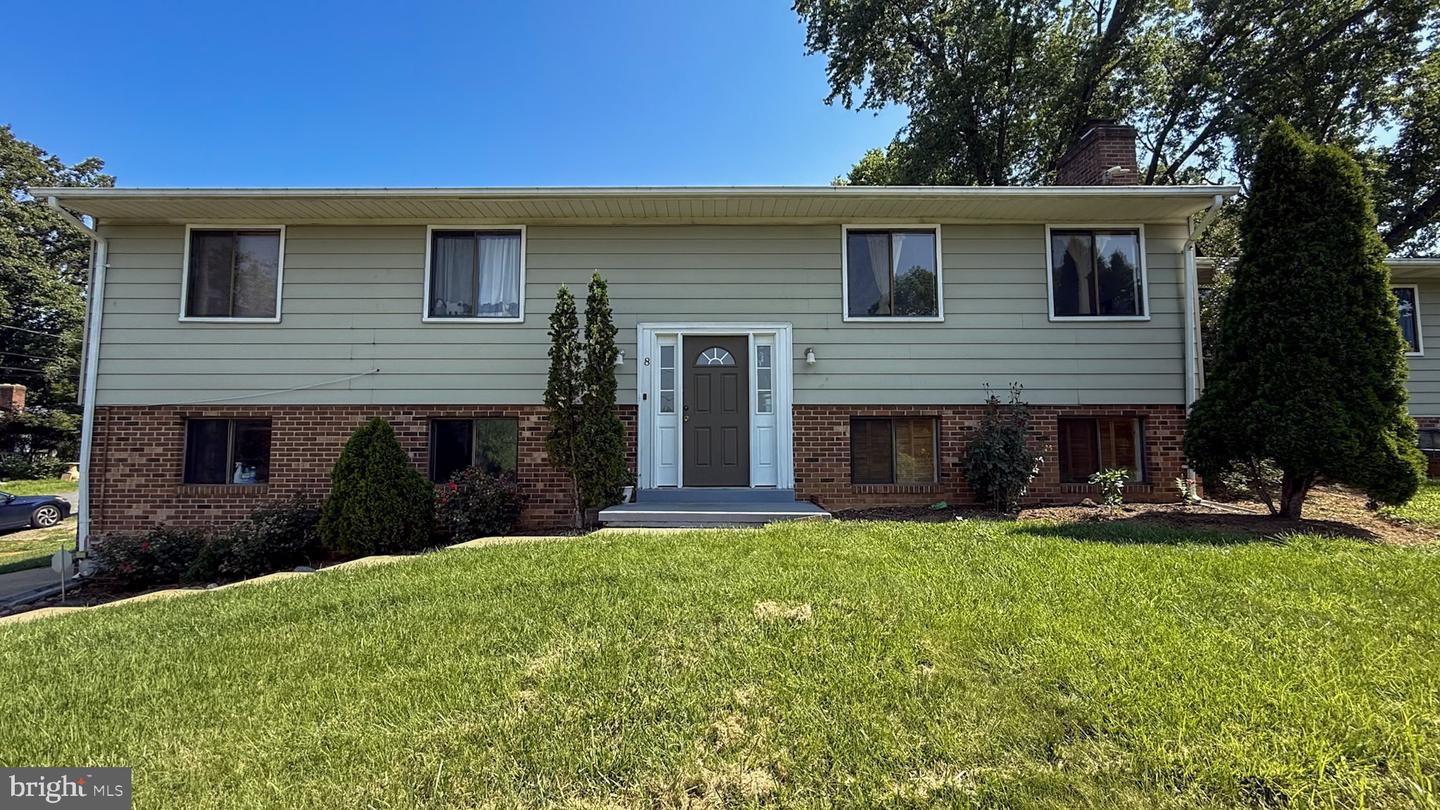8 DAVIS AVE SW, LEESBURG, Virginia 20175, 4 Bedrooms Bedrooms, 7 Rooms Rooms,2 BathroomsBathrooms,Residential,For sale,8 DAVIS AVE SW,VALO2101774 MLS # VALO2101774