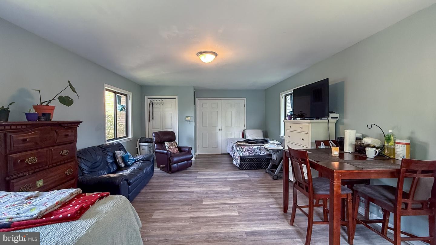 8 DAVIS AVE SW, LEESBURG, Virginia 20175, 4 Bedrooms Bedrooms, 7 Rooms Rooms,2 BathroomsBathrooms,Residential,For sale,8 DAVIS AVE SW,VALO2101774 MLS # VALO2101774