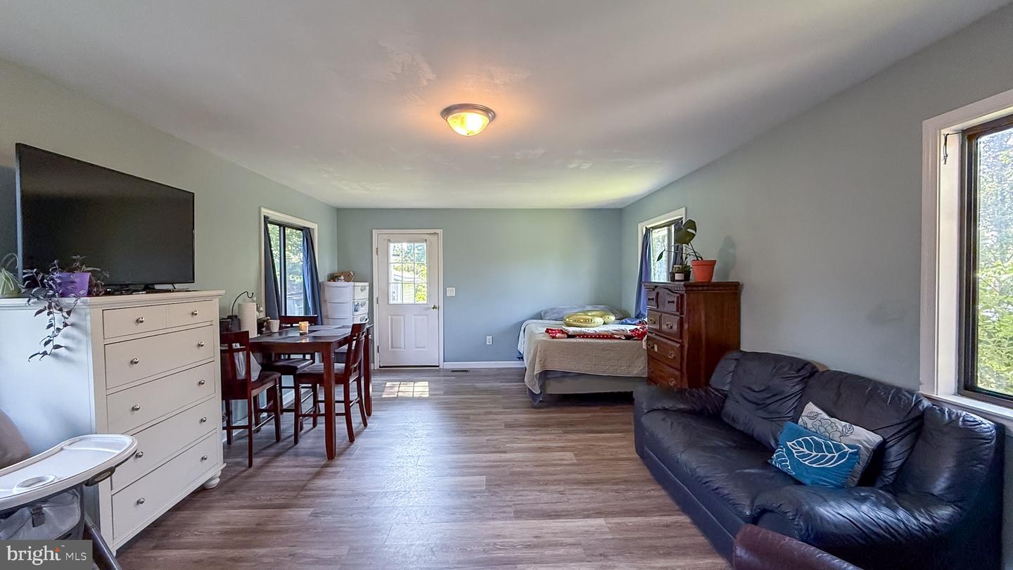 8 DAVIS AVE SW, LEESBURG, Virginia 20175, 4 Bedrooms Bedrooms, 7 Rooms Rooms,2 BathroomsBathrooms,Residential,For sale,8 DAVIS AVE SW,VALO2101774 MLS # VALO2101774