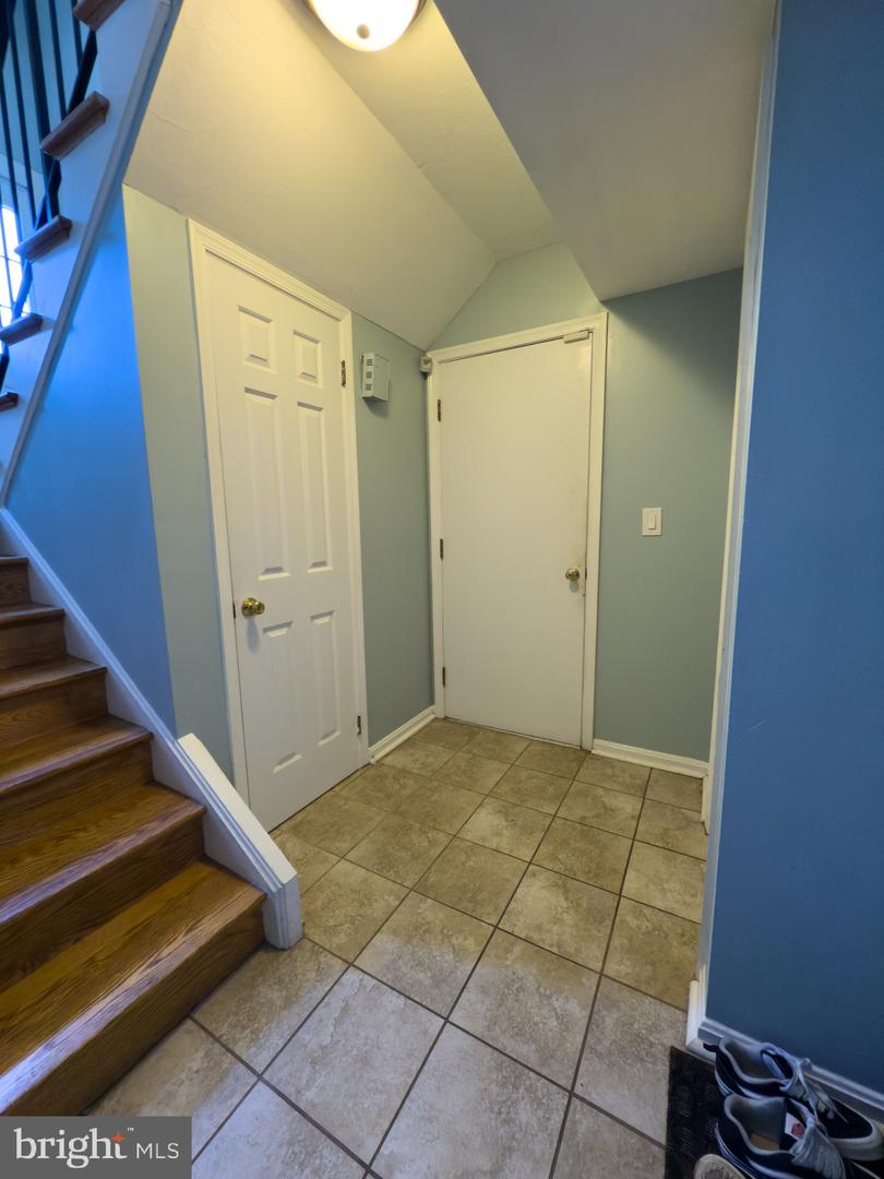 8 DAVIS AVE SW, LEESBURG, Virginia 20175, 4 Bedrooms Bedrooms, 7 Rooms Rooms,2 BathroomsBathrooms,Residential,For sale,8 DAVIS AVE SW,VALO2101774 MLS # VALO2101774
