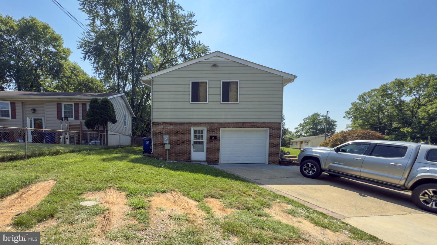 8 DAVIS AVE SW, LEESBURG, Virginia 20175, 4 Bedrooms Bedrooms, 7 Rooms Rooms,2 BathroomsBathrooms,Residential,For sale,8 DAVIS AVE SW,VALO2101774 MLS # VALO2101774