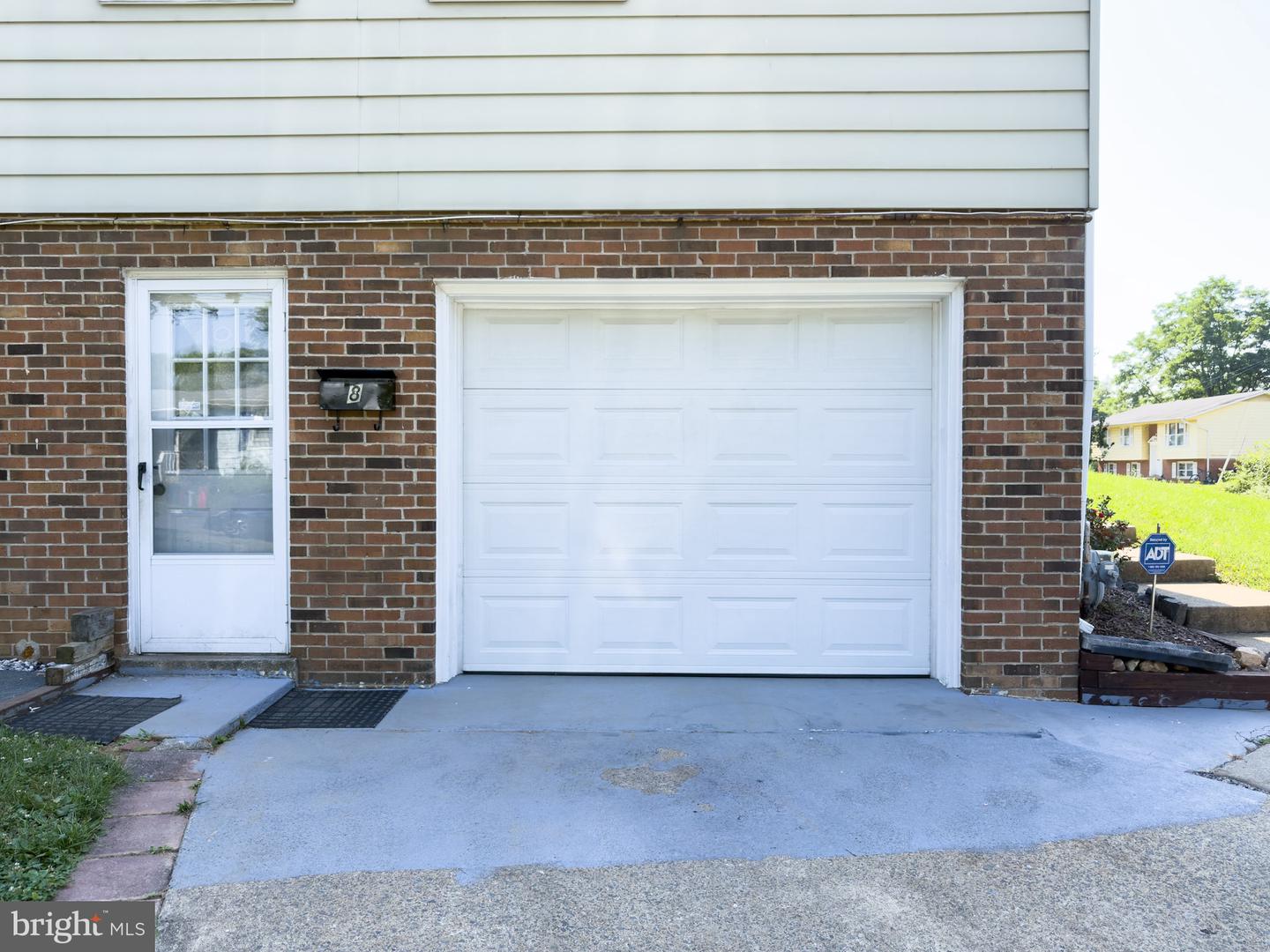 8 DAVIS AVE SW, LEESBURG, Virginia 20175, 4 Bedrooms Bedrooms, 7 Rooms Rooms,2 BathroomsBathrooms,Residential,For sale,8 DAVIS AVE SW,VALO2101774 MLS # VALO2101774