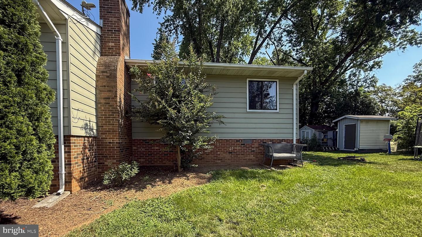 8 DAVIS AVE SW, LEESBURG, Virginia 20175, 4 Bedrooms Bedrooms, 7 Rooms Rooms,2 BathroomsBathrooms,Residential,For sale,8 DAVIS AVE SW,VALO2101774 MLS # VALO2101774