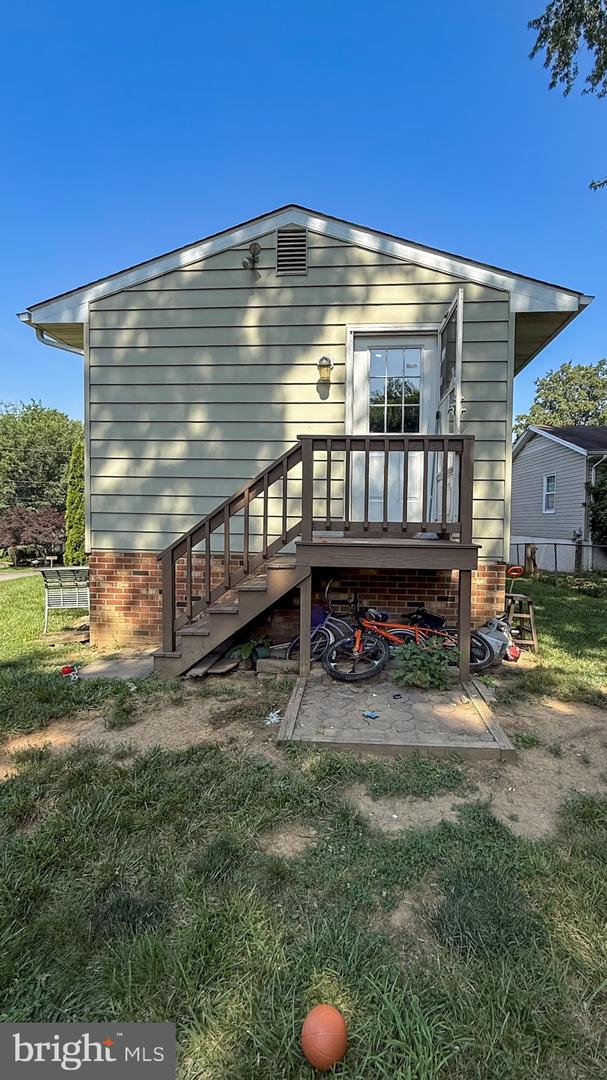 8 DAVIS AVE SW, LEESBURG, Virginia 20175, 4 Bedrooms Bedrooms, 7 Rooms Rooms,2 BathroomsBathrooms,Residential,For sale,8 DAVIS AVE SW,VALO2101774 MLS # VALO2101774