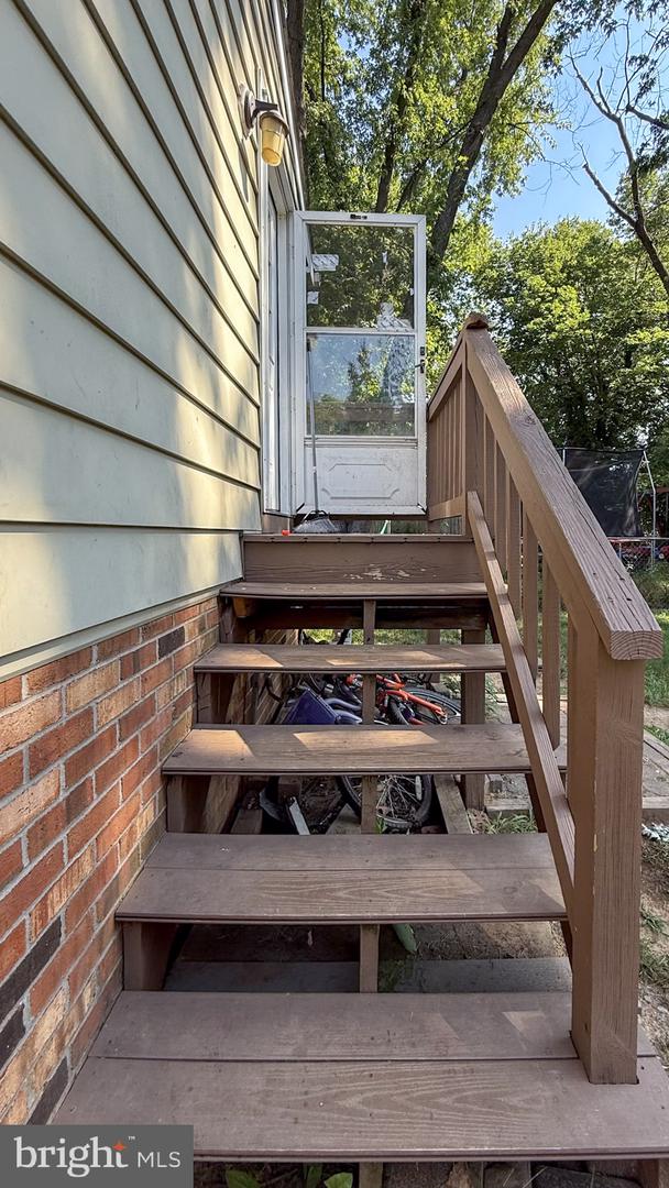 8 DAVIS AVE SW, LEESBURG, Virginia 20175, 4 Bedrooms Bedrooms, 7 Rooms Rooms,2 BathroomsBathrooms,Residential,For sale,8 DAVIS AVE SW,VALO2101774 MLS # VALO2101774